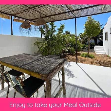 Full Relaxation - Private - Sea View - Stunning Garden - 2 Terraces - 3 Bedrooms - Wifi - Parking - Washing Machine Holiday home