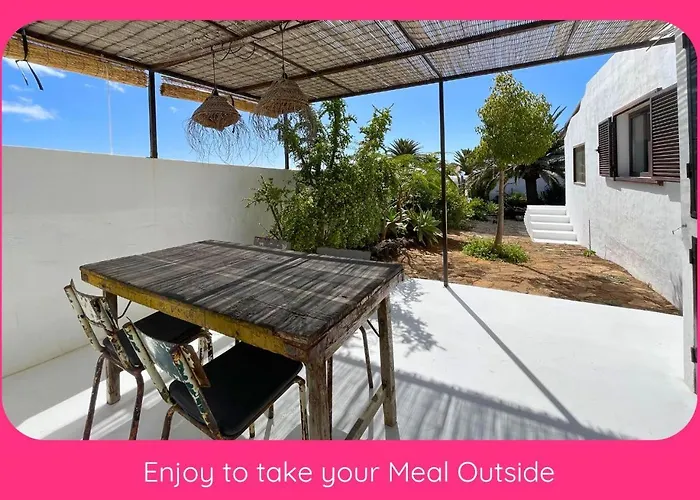 Full Relaxation - Private - Sea View - Stunning Garden - 2 Terraces - 2 Bedrooms - Wifi - Parking - Washing Machine 度假居