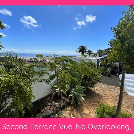 Full Relaxation - Private - Sea View - Stunning Garden - 2 Terraces - 2 Bedrooms - Wifi - Parking - Washing Machine Hébergement de vacances *