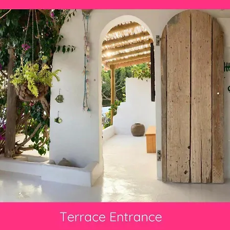 Full Relaxation - Private - Sea View - Stunning Garden - 2 Terraces - 2 Bedrooms - Wifi - Parking - Washing Machine Hébergement de vacances