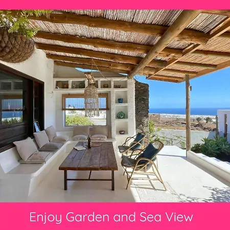 Casa de Férias Full Relaxation - Private - Sea View - Stunning Garden - 2 Terraces - 3 Bedrooms - Wifi - Parking - Washing Machine *