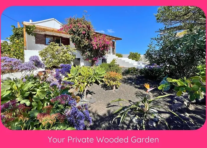 Full Relaxation - Private - Sea View - Stunning Garden - 2 Terraces - 2 Bedrooms - Wifi - Parking - Washing Machine Holiday home