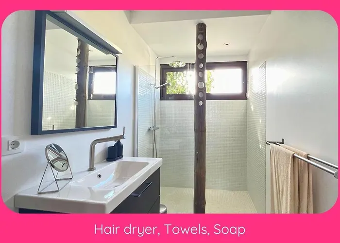 Full Relaxation - Private - Sea View - Stunning Garden - 2 Terraces - 2 Bedrooms - Wifi - Parking - Washing Machine *