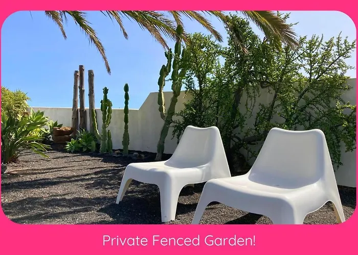 Full Relaxation - Private - Sea View - Stunning Garden - 2 Terraces - 2 Bedrooms - Wifi - Parking - Washing Machine