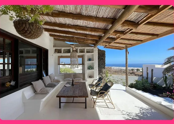 Full Relaxation - Private - Sea View - Stunning Garden - 2 Terraces - 2 Bedrooms - Wifi - Parking - Washing Machine